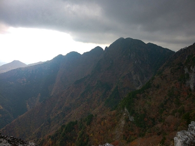 大普賢岳は相変わらずの天気。青空出ないのね